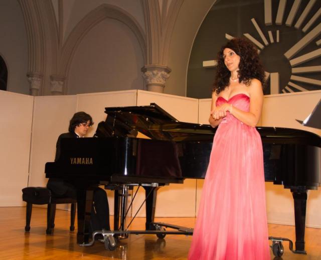il Duo Eleonora Caliciotti-Giovanni Valle mentre esegue "Mater Dei" di Francesco Marino